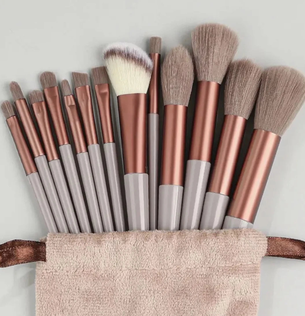 Makeup Brush & Beauty Sponge Set – Multiple Sizes & Colors