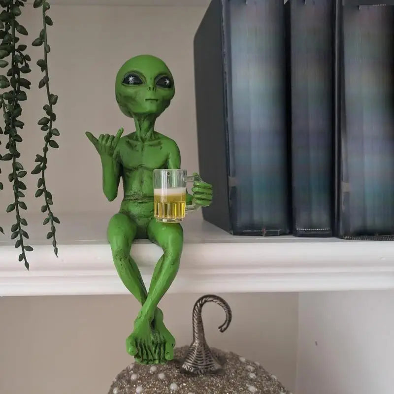 Beer-Drinking Alien Sculpture – Resin Desktop & Garden Decor
