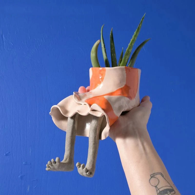 Leggy Resin Sitting Planter – Cute Cantilevered Flowerpot for Plant Lovers