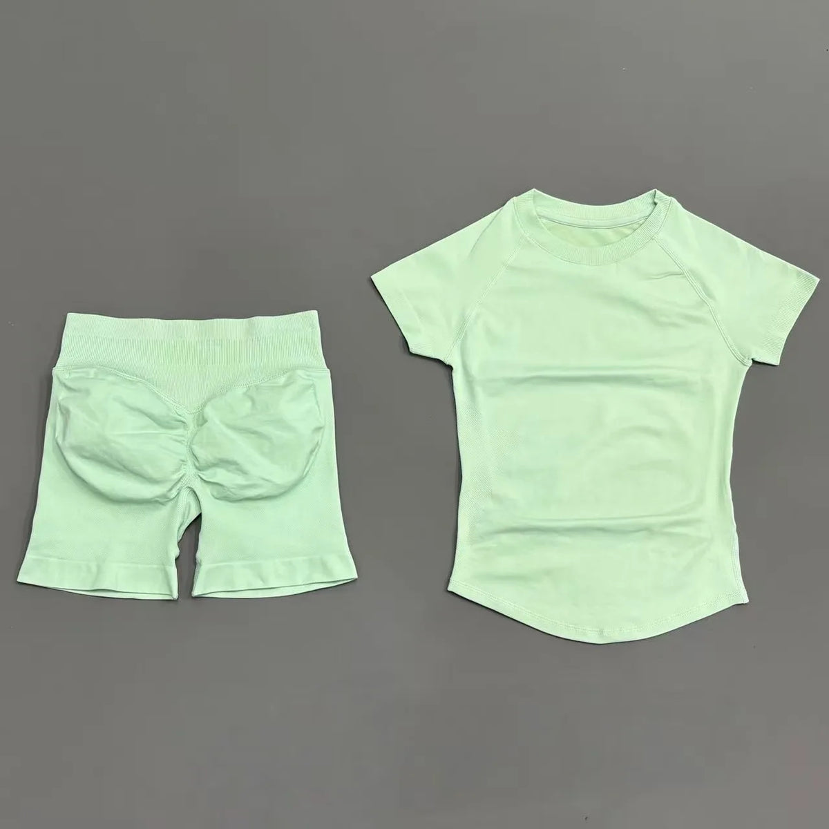 Histello 2-Piece Seamless Yoga Set – Short Sleeve & Shorts
