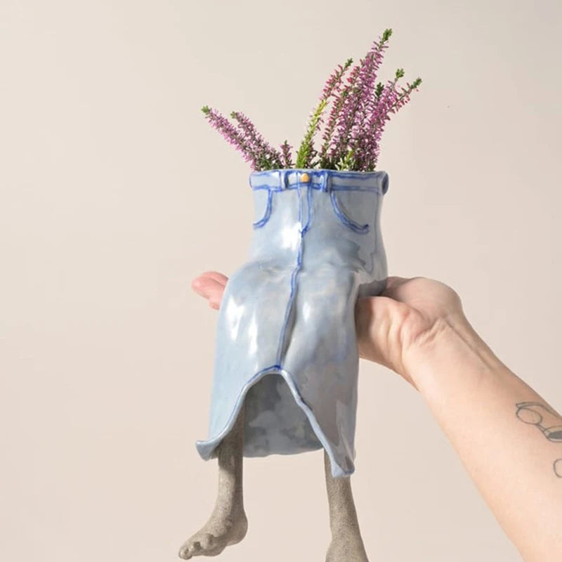 Leggy Resin Sitting Planter – Cute Cantilevered Flowerpot for Plant Lovers