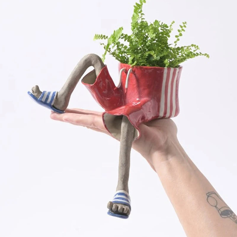 Leggy Resin Sitting Planter – Cute Cantilevered Flowerpot for Plant Lovers