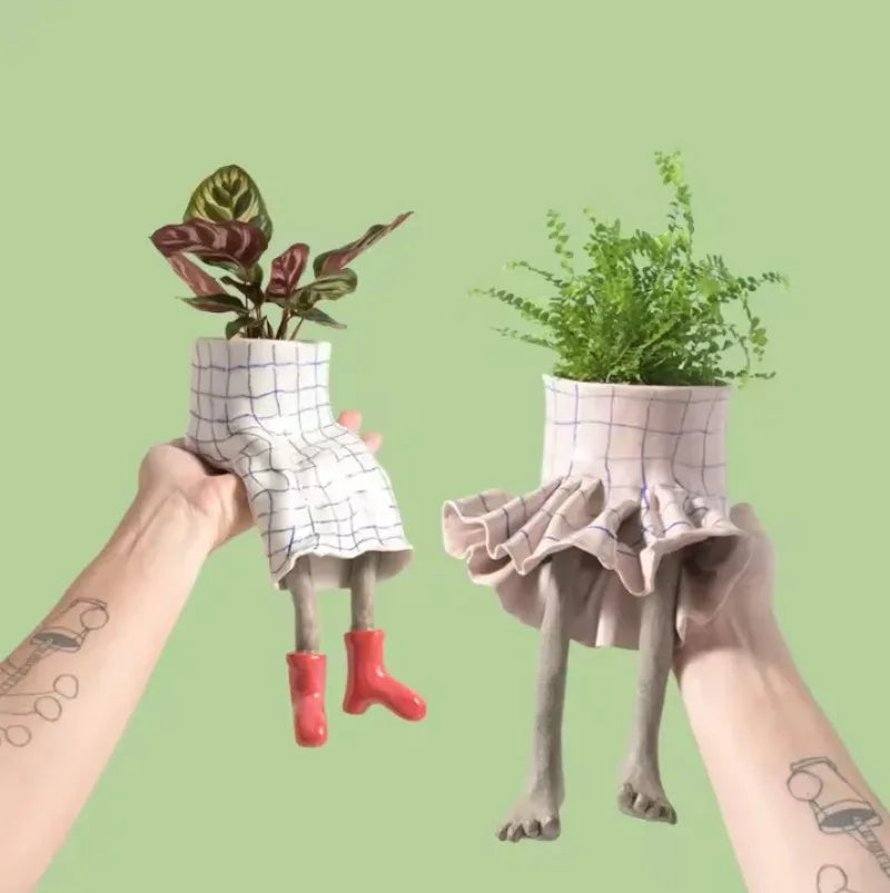 Leggy Resin Sitting Planter – Cute Cantilevered Flowerpot for Plant Lovers