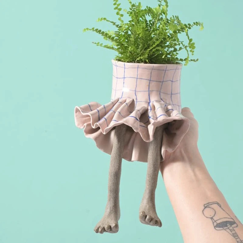Leggy Resin Sitting Planter – Cute Cantilevered Flowerpot for Plant Lovers