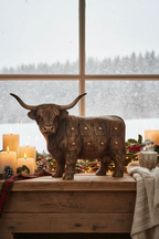 Highland Cow Advent Calendar – dramatic Christmas mantle scene for Instagram Stories and Reels